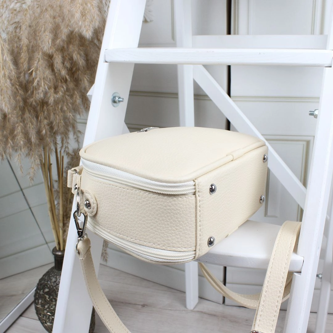 Жіноча сумка  беж з екошкіри, легка повсякденна крос-боді